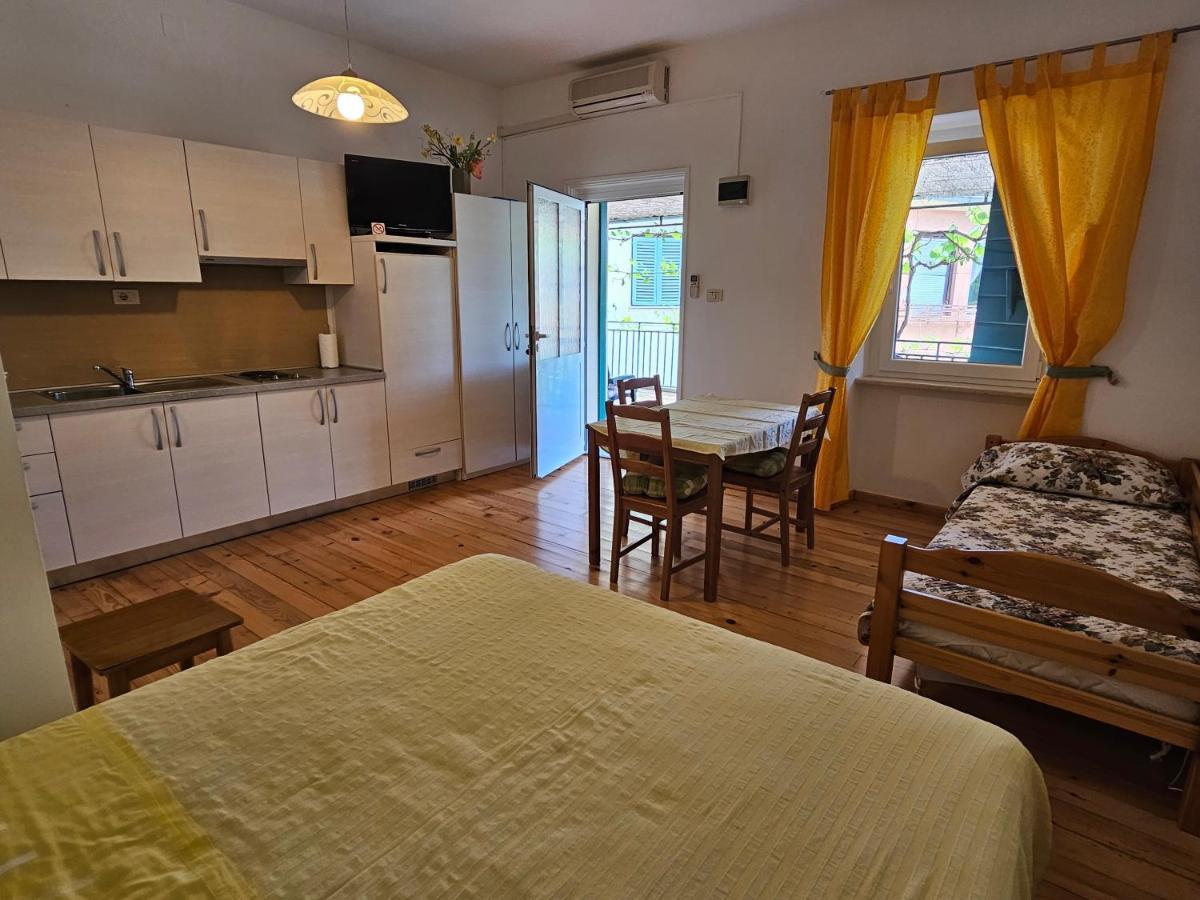 Apartments La Pergola ロヴィニ エクステリア 写真