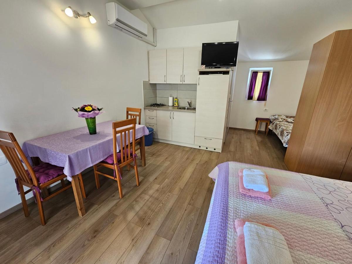 Apartments La Pergola ロヴィニ エクステリア 写真