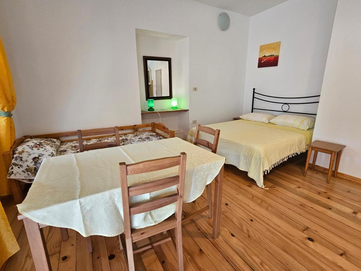 Apartments La Pergola ロヴィニ エクステリア 写真