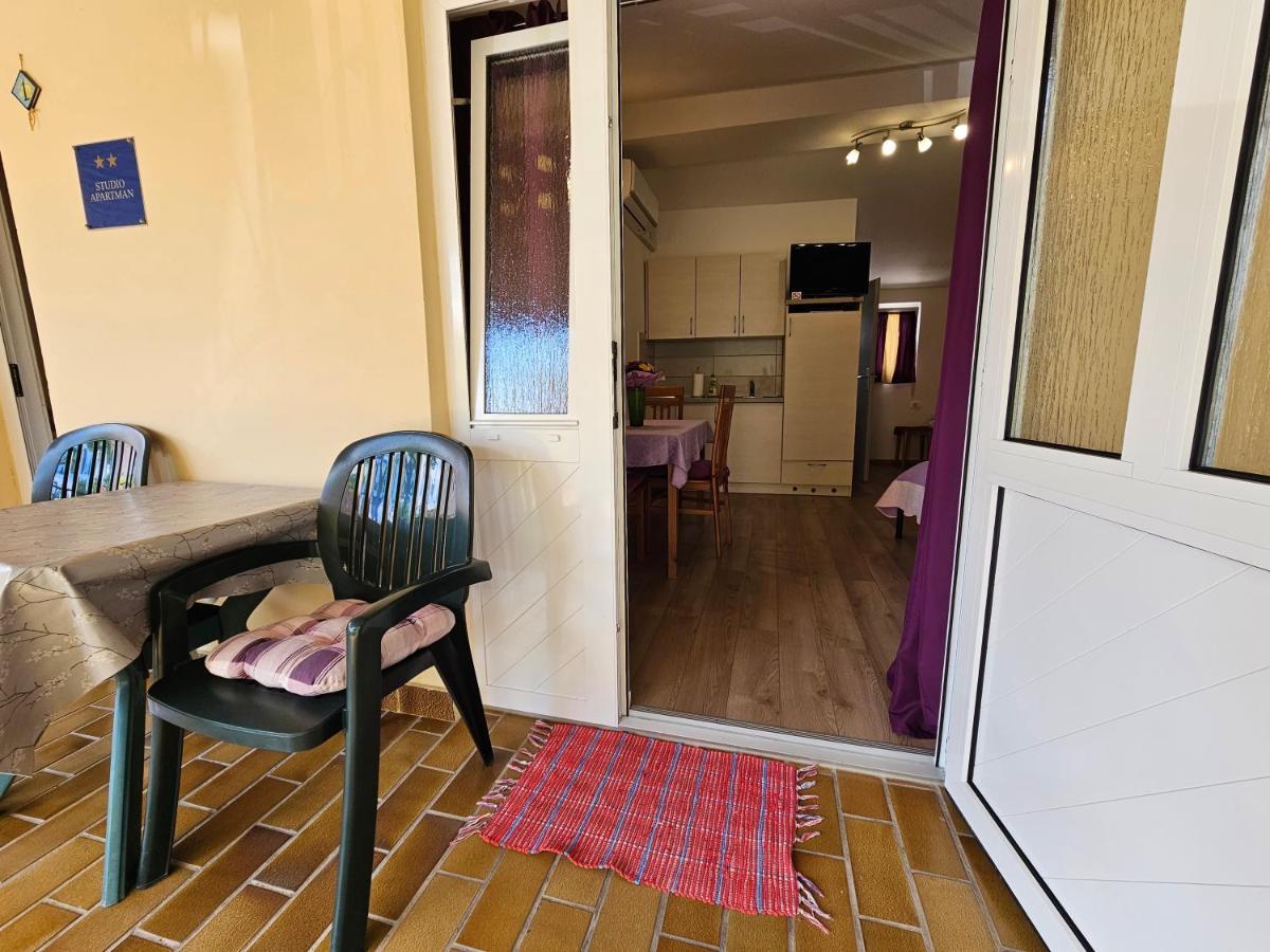 Apartments La Pergola ロヴィニ エクステリア 写真