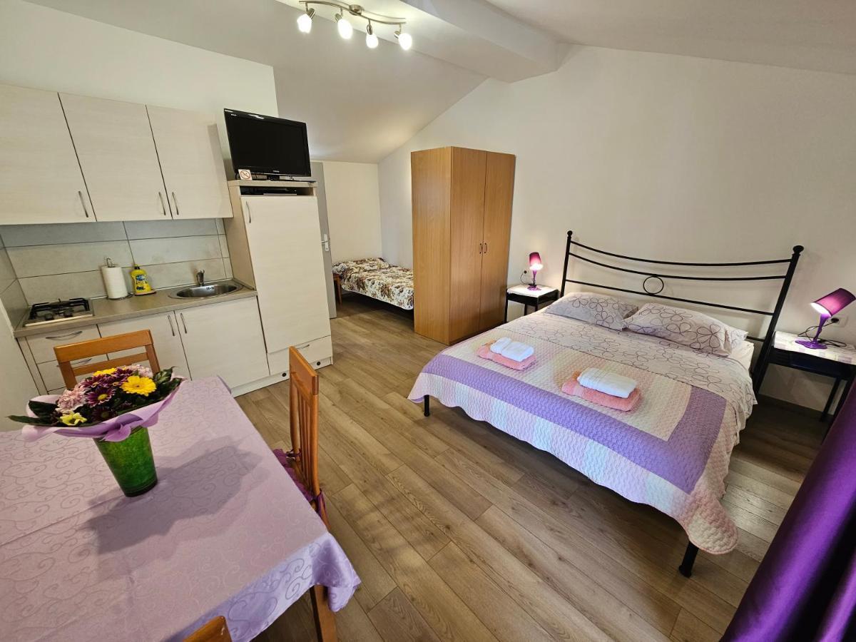 Apartments La Pergola ロヴィニ エクステリア 写真