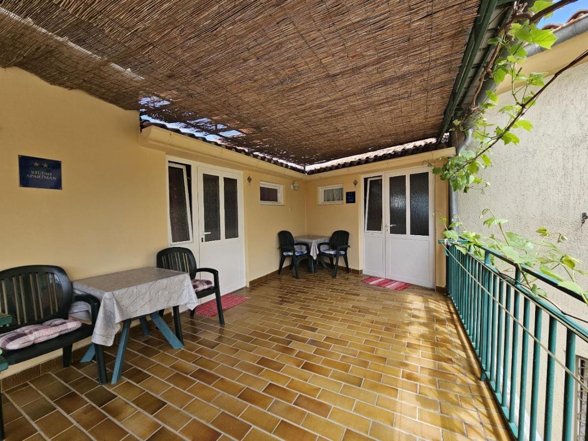 Apartments La Pergola ロヴィニ エクステリア 写真